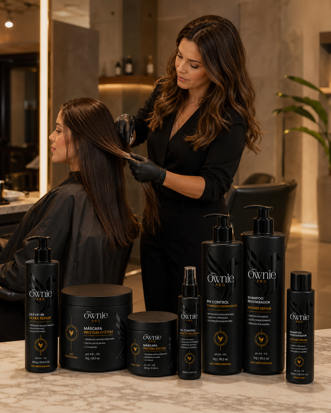 Profissional atendendo cliente com a linha Ownie Pro